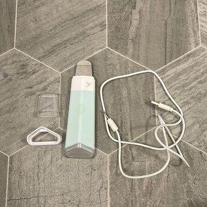 DermaFlash DERMAPORE Ultrasonic Pore
Extractor & Serum Infuser